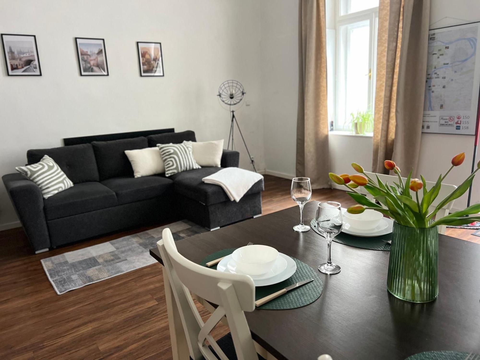 Lovely Havanska - With Free Parking Apartment